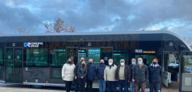 Toledo muestra a los vecinos el autobus electrico de irizar