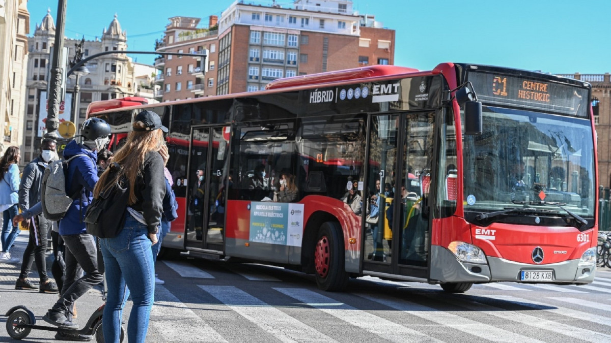 La emt de valencia licita la compra de 57 autobuses electricos e hibridos