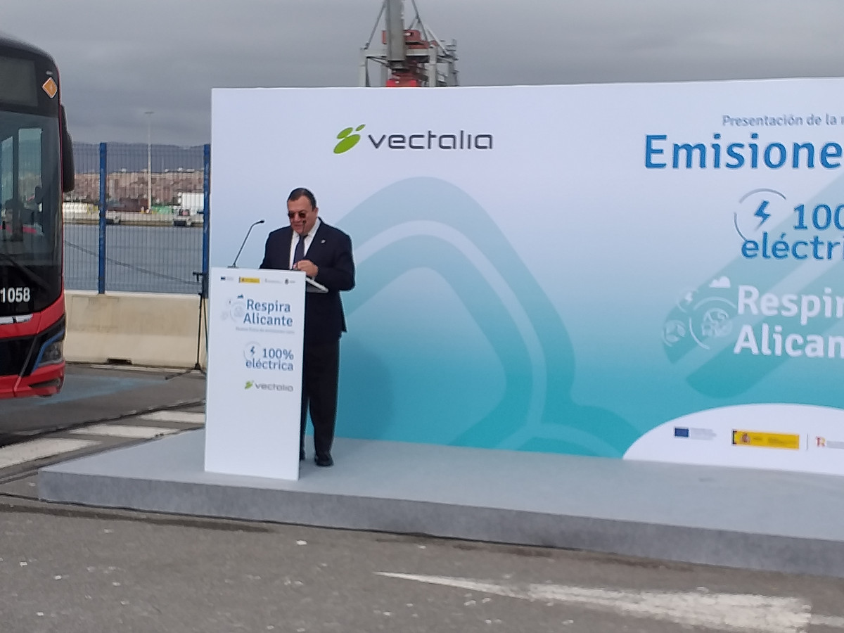 Alicante respira mejor con 18 nuevos autobuses electricos foto2