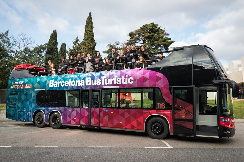 El nuevo diseño multicolor del Barcelona Bus Turístic.