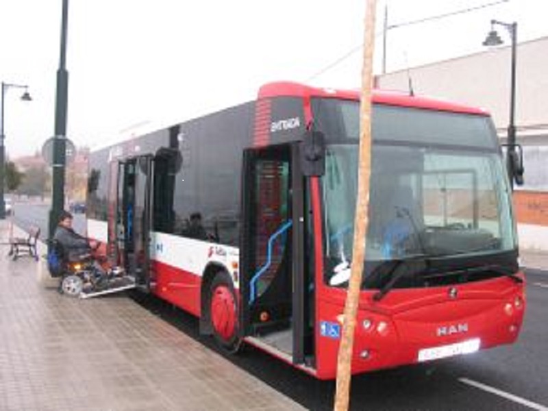 Un autobús de la flota de Tuasa.