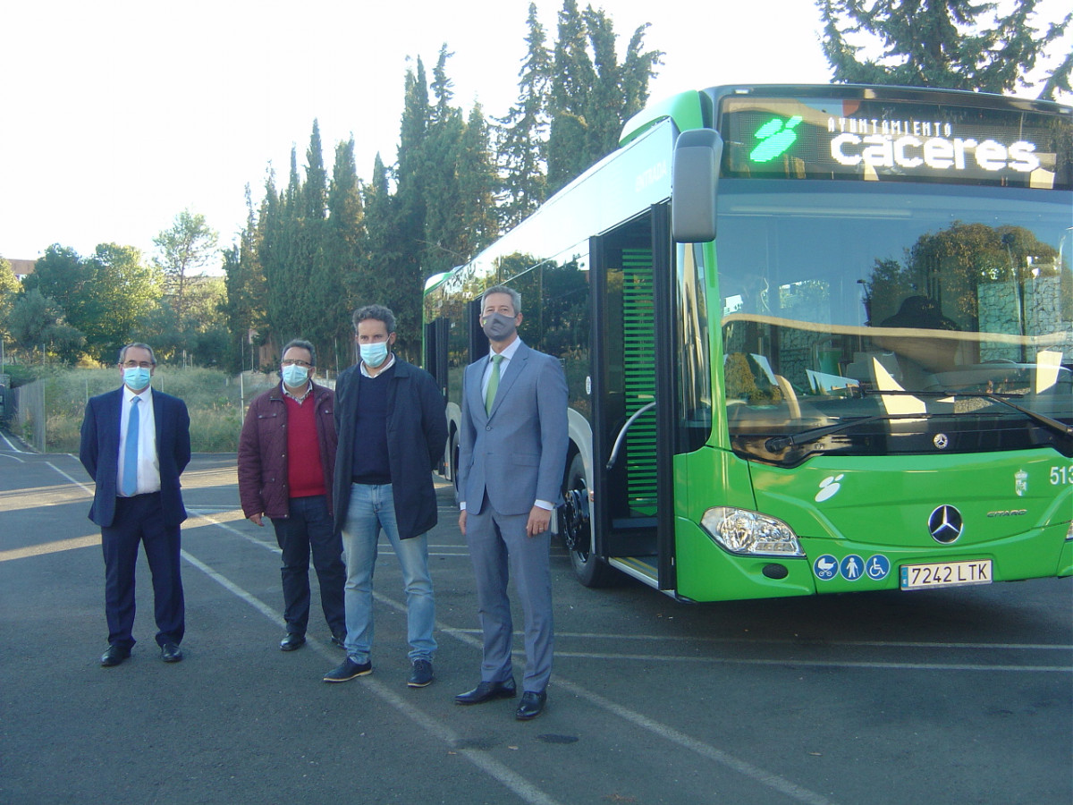 Vectalia incorpora un nuevo autobús híbrido a la flota de Cáceres