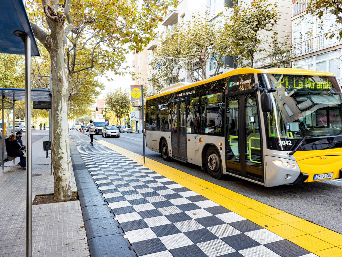 El AMB renovará 70 paradas de autobús para hacerlas más accesibles