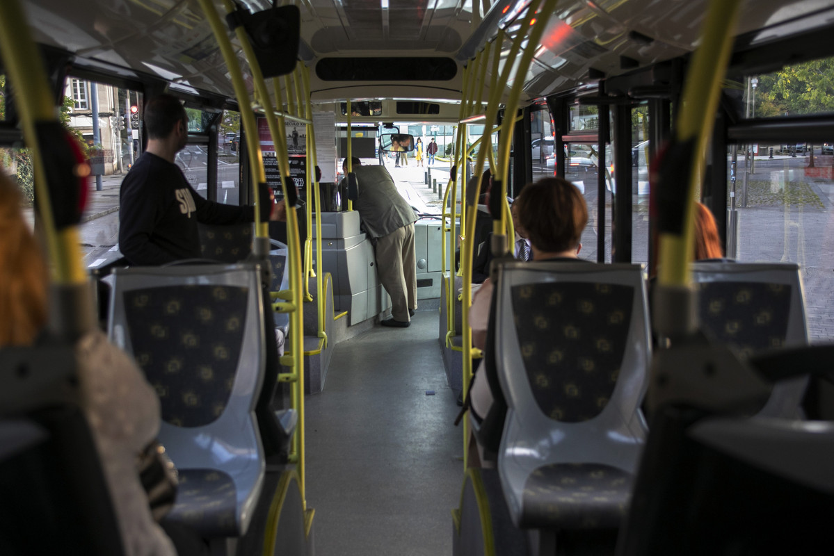 La AET propone una mayor información a los usuarios para recuperar la movilidad en transporte público