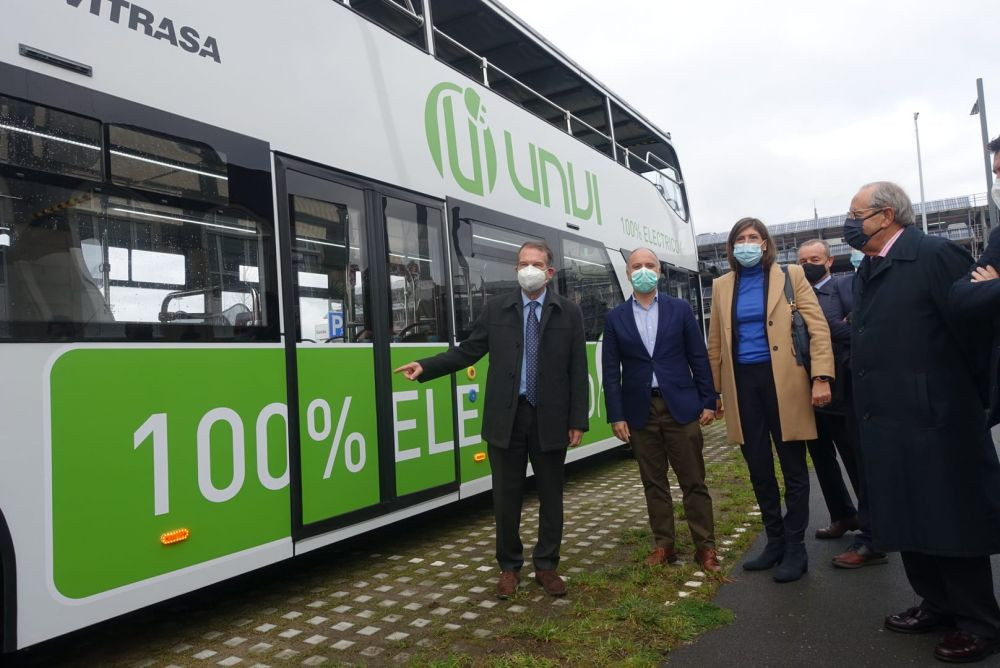 Vigo prueba el autobús turístico 100% eléctrico de Unvi