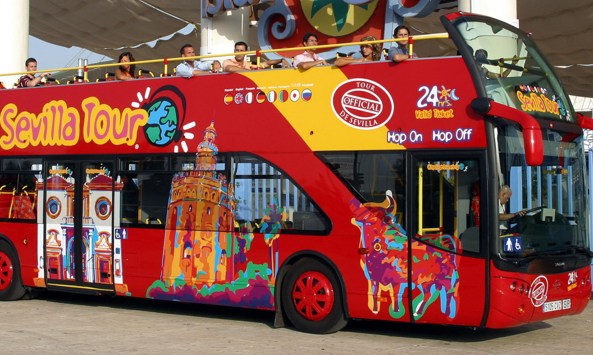 Sevilla licita dos rutas del autobús turístico con una tasa de 225.000 euros al año cada una