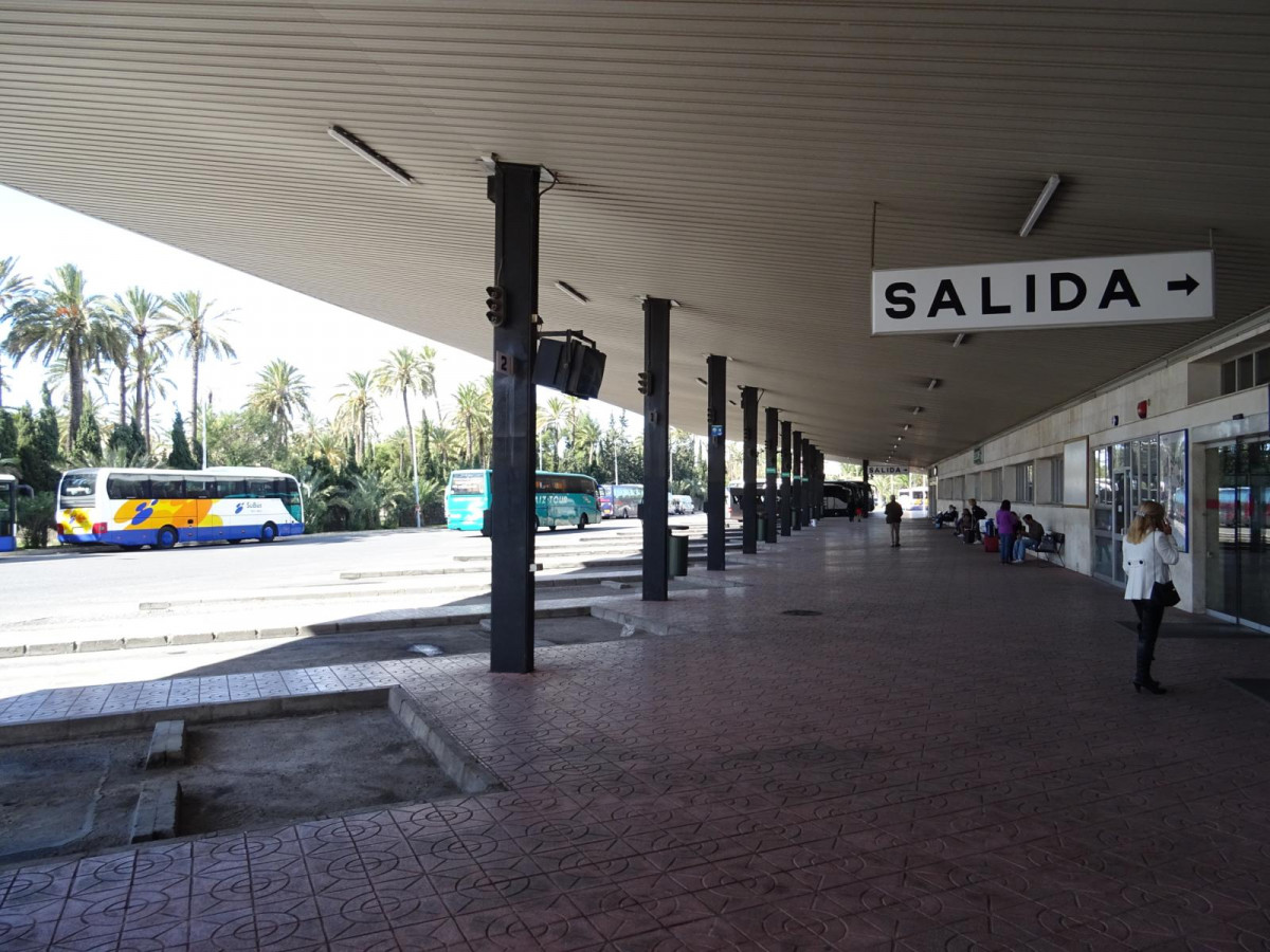 Autorizados los contratos de las concesiones que unen Alicante con Elche, Las Marinas y Valencia