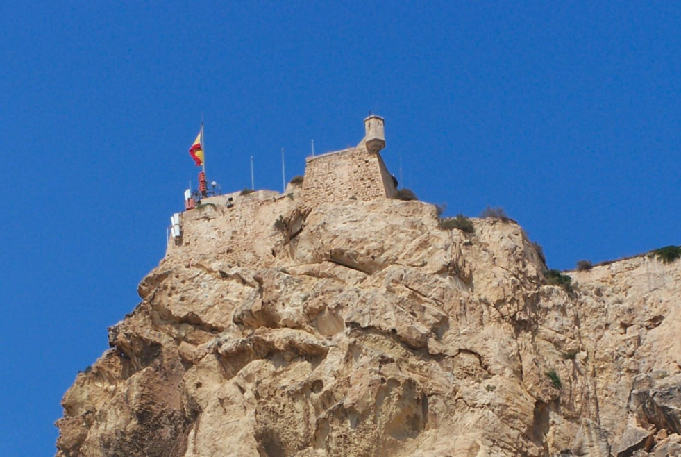 Alicante pone en marcha la lanzadera al castillo de  santa barbara