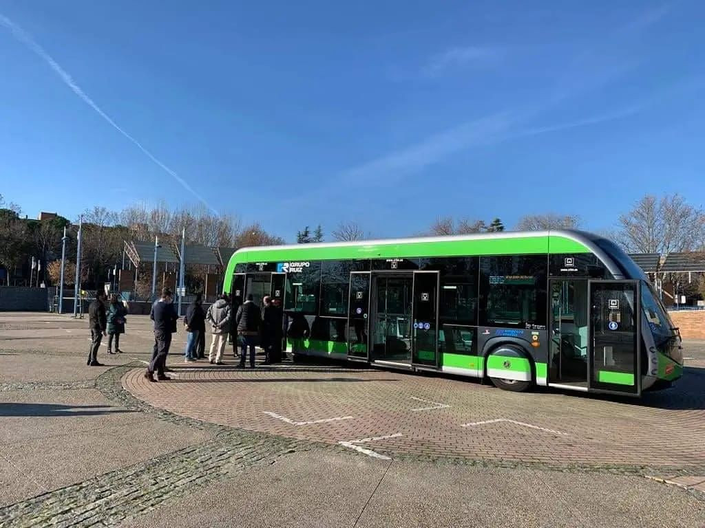 Empresa Martín prueba el Irizar ie tram en Leganés