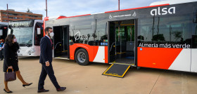 Surbus presenta 13 nuevos autobuses hibridos de mercedes benz