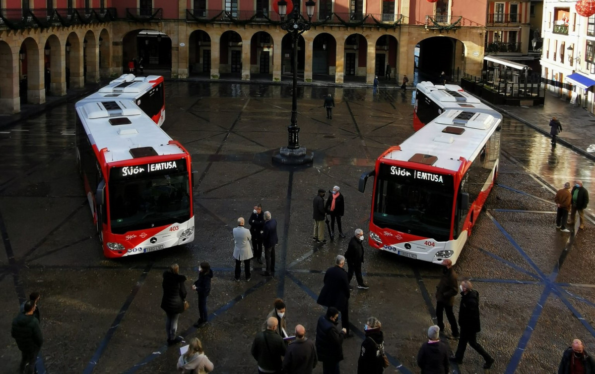 Emtusa de Gijón incorpora sus dos primeros híbridos articulados