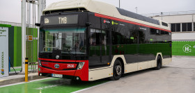 Llega a tmb el primer autobus de hidrogeno de caetanobus