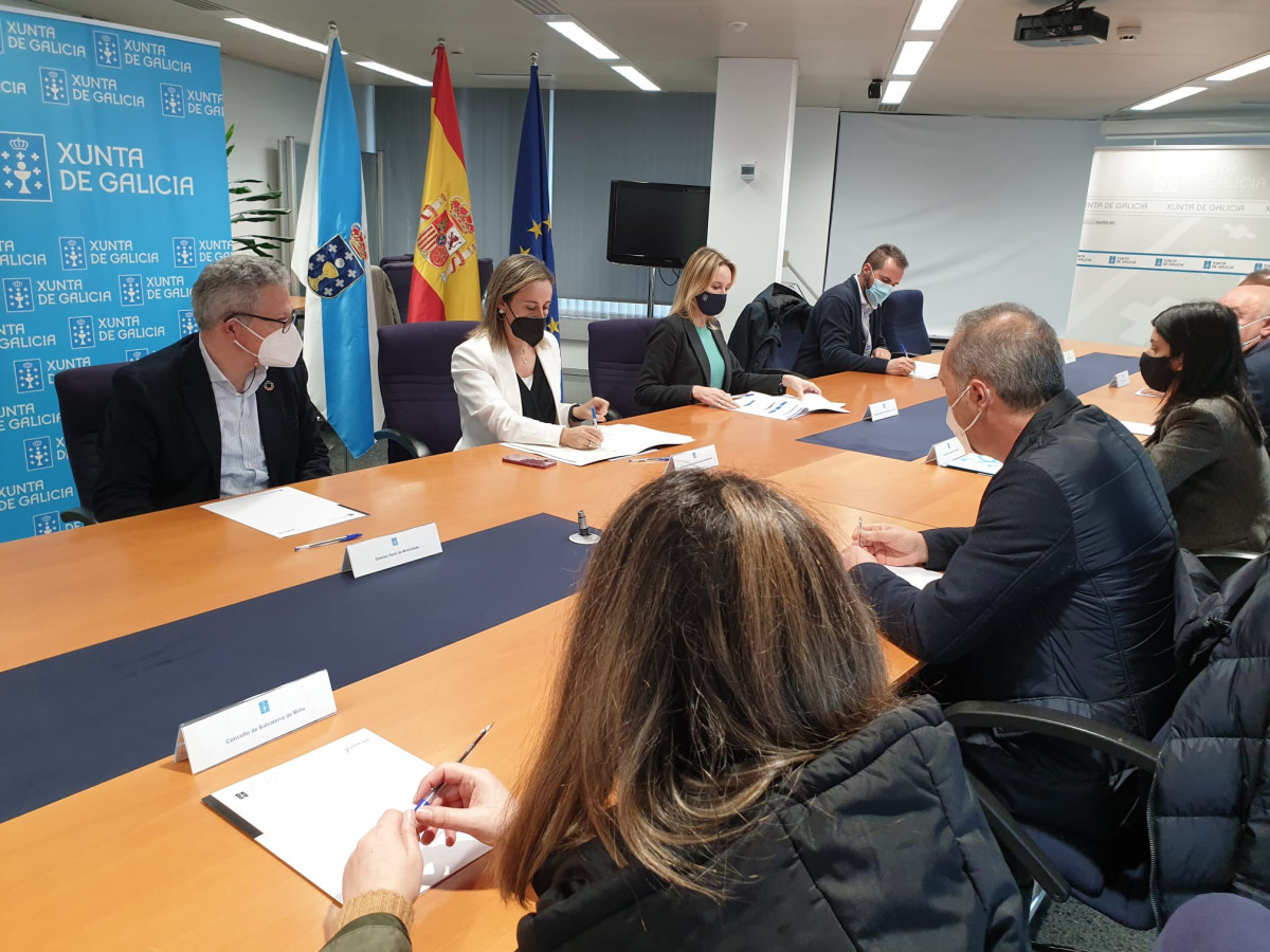 La Xunta y 12 municipios del área de Vigo destinarán 2,6 millones al plan de transporte