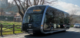 Unauto prueba el irizar ie tram por las calles de toledo