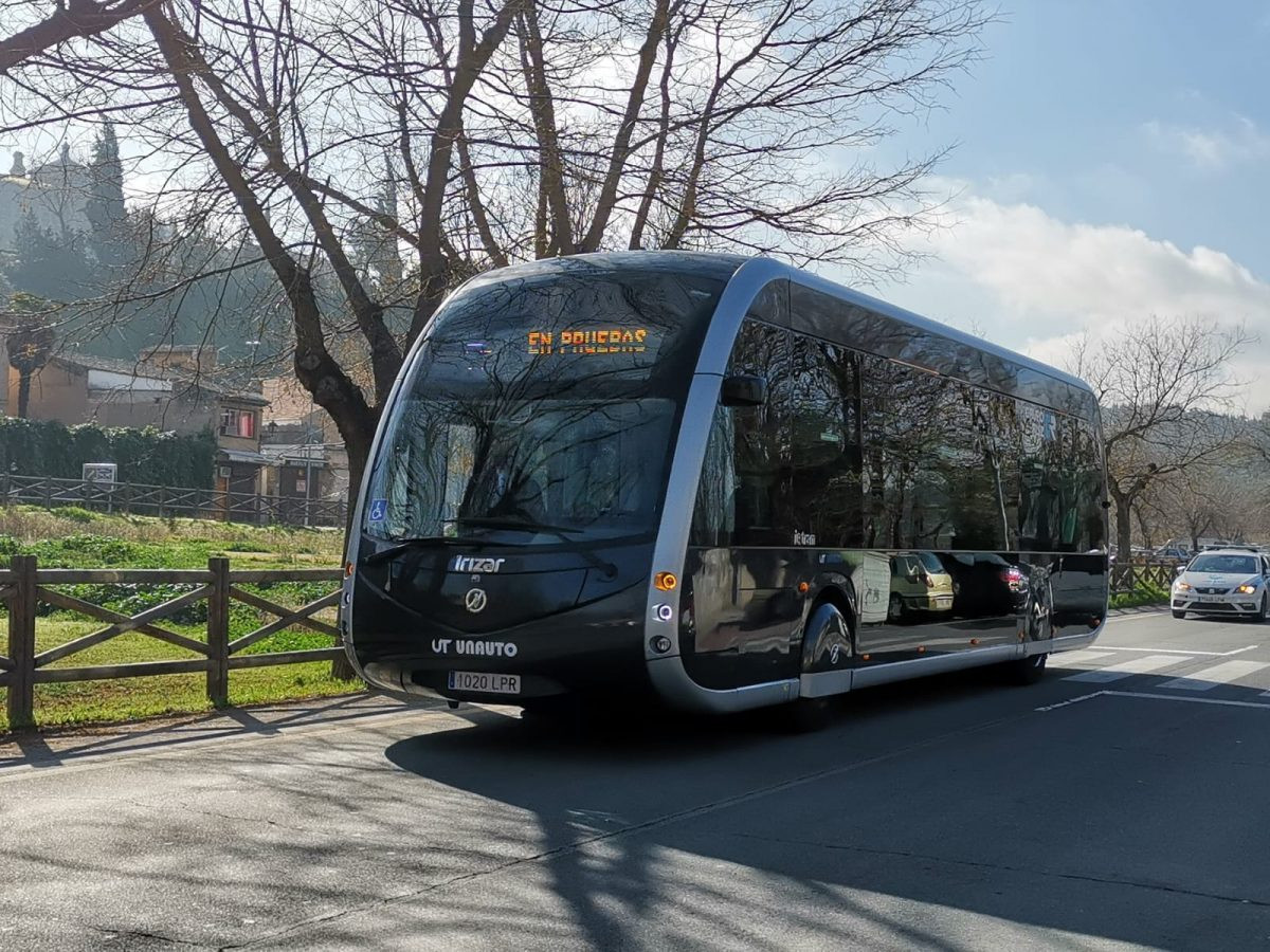 Unauto prueba el Irizar ie tram por las calles de Toledo