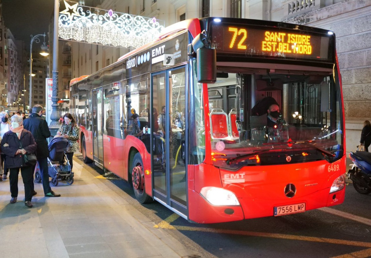 La demanda de la EMT de Valencia crece un 43% en las fiestas navideñas