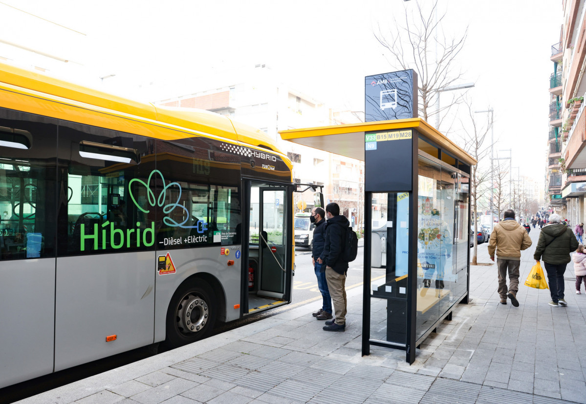 El AMB de Barcelona presenta una nueva marquesina tecnológica