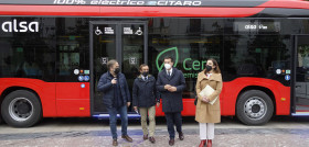 Alsa incorpora al transporte publico de granada un autobus electrico de mercedes benz