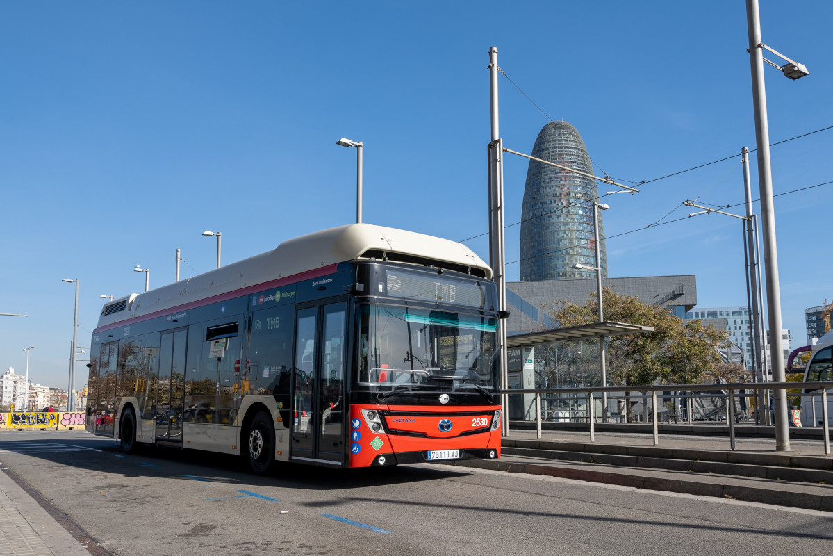 TMB realiza las primeras pruebas en ruta del autobús de hidrógeno de Caetanobus