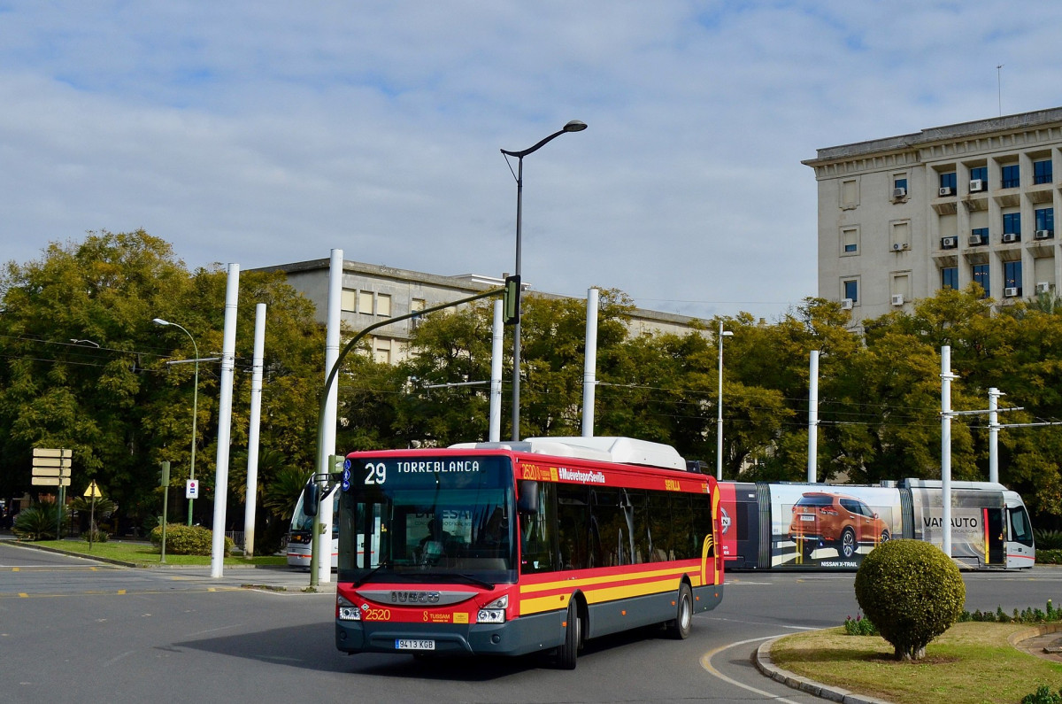 Tussam licita la compra de 11 autobuses articulados eléctricos