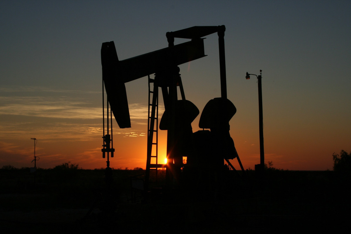 El petróleo mantiene una peligrosa carrera de precios que puede afectar a todo el año
