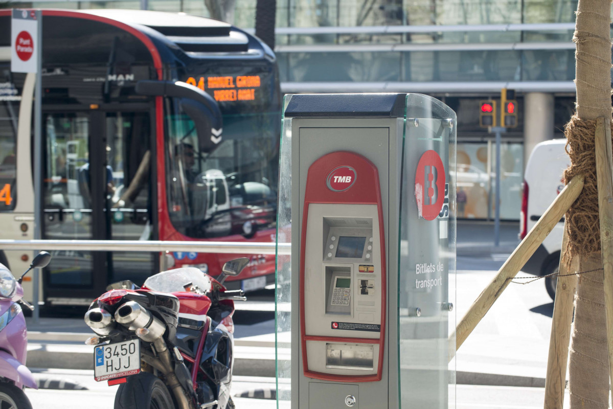 Facua denuncia a 39 empresas de autobuses urbanos por no ofrecer líneas gratuitas de atención al usuario