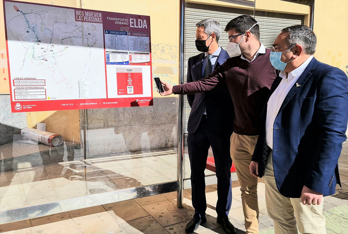 El transporte urbano de Elda instala un código QR en las paradas