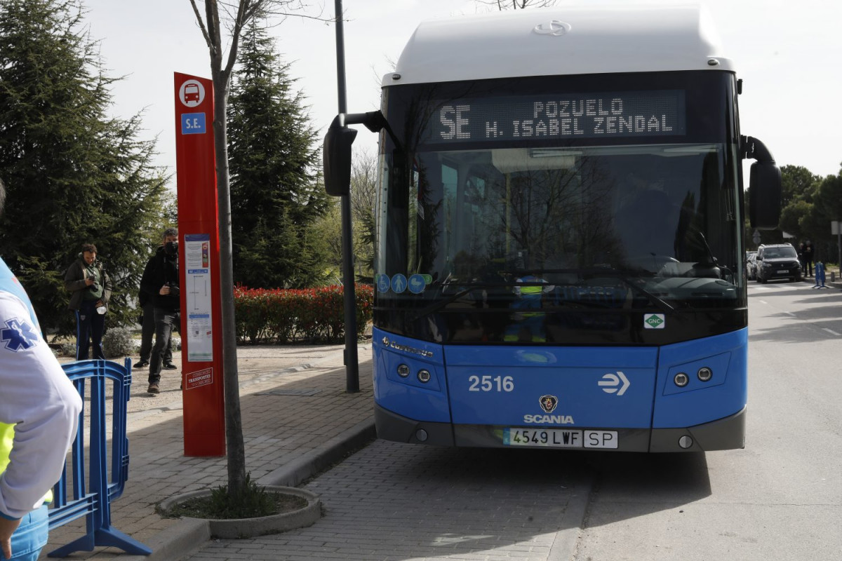 Una línea especial de la EMT de Madrid traslada a refugiados ucranianos