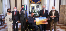 La emt de malaga amplia la tarjeta oro a las personas con discapacidad