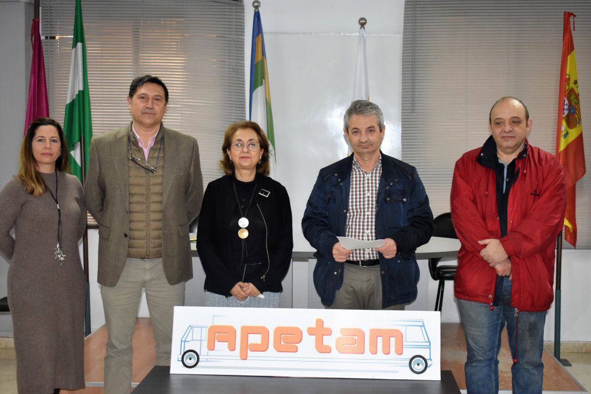 Apetam firma un convenio con Torcal Autoescuelas para paliar la falta de conductores