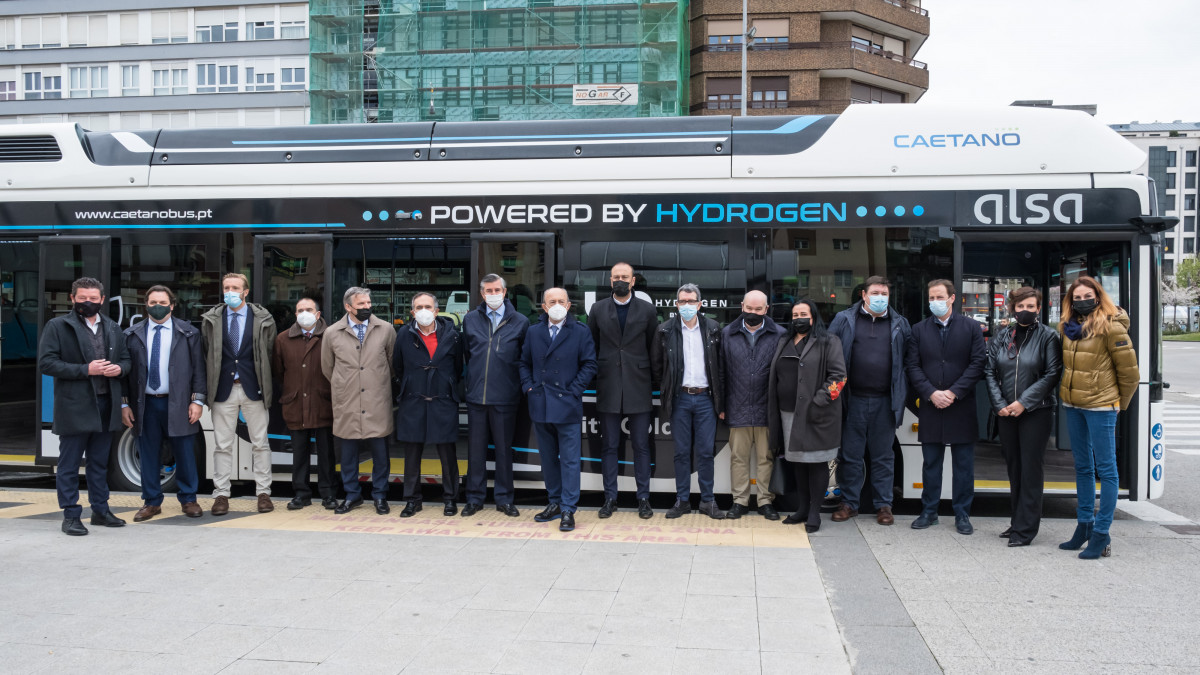 Un autobús de hidrógeno de Caetanobus prestará servicio en Cabárceno y Torrelavega