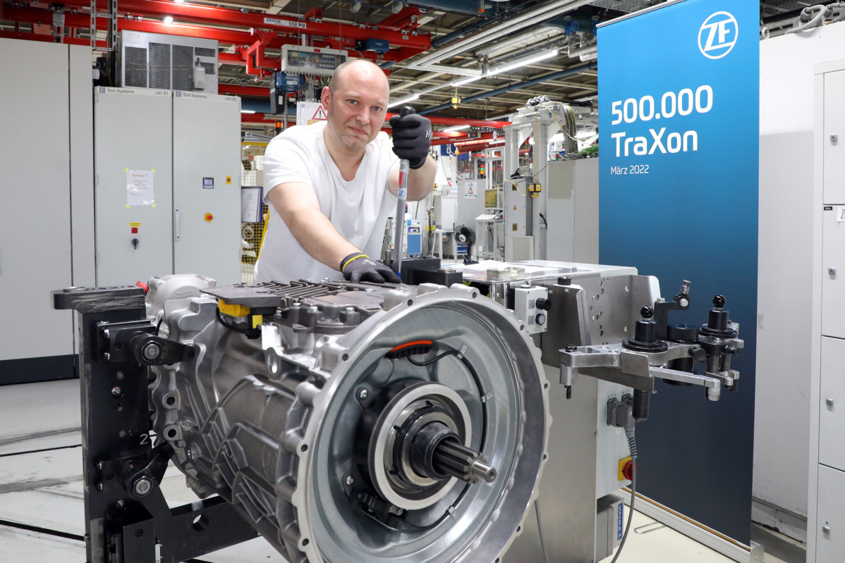 ZF produce la transmisión TraXon número 500.000