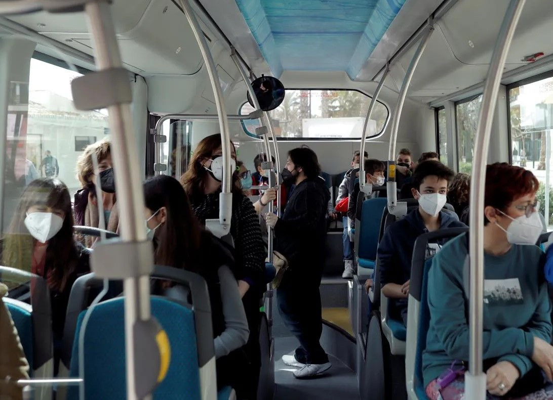 Las mascarillas siguen siendo obligatorias en el transporte público