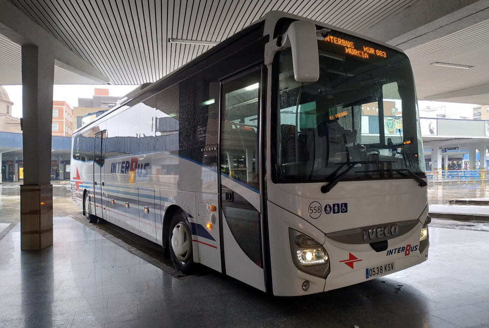 La carm reactivara en junio el autobus entre el aeropuerto y cartagena y murcia