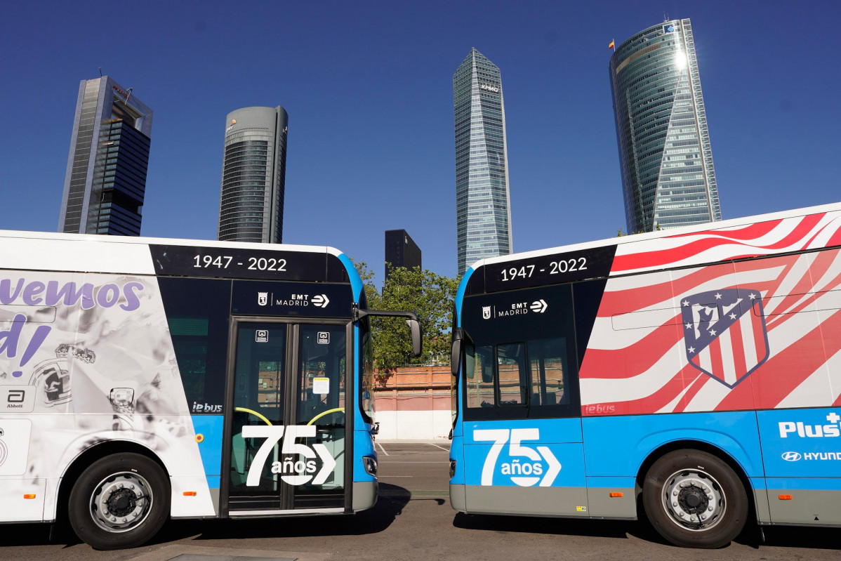 Cuatro autobuses eléctricos de la EMT de Madrid llevaron al derbi a los jugadores del Real Madrid y Atlético