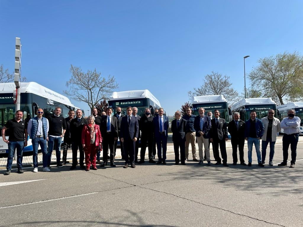 Salamanca presenta cinco nuevos autobuses MAN de GNC