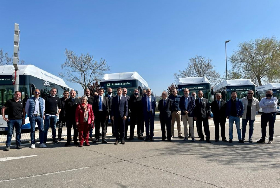 Salamanca presenta cinco nuevos autobuses man de gnc