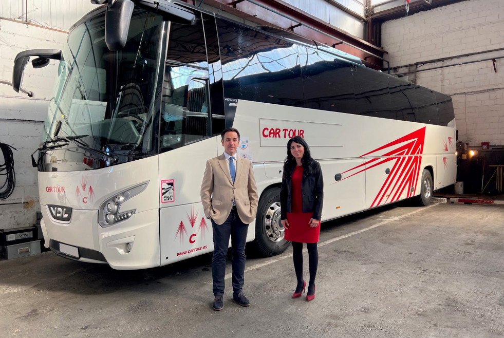 Cartour incorpora a su flota un nuevo autocar de vdl