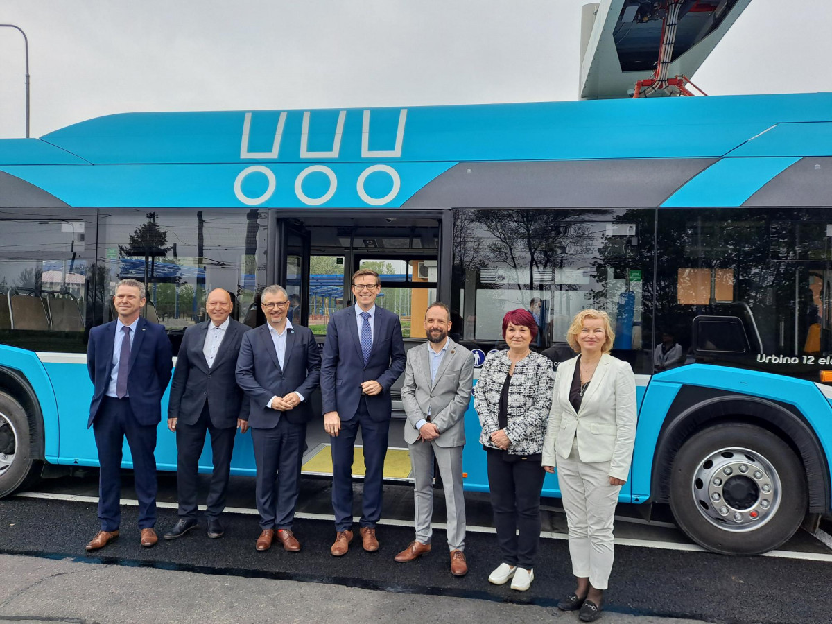 Solaris comienza la entrega de 24 autobuses eléctricos en la República Checa
