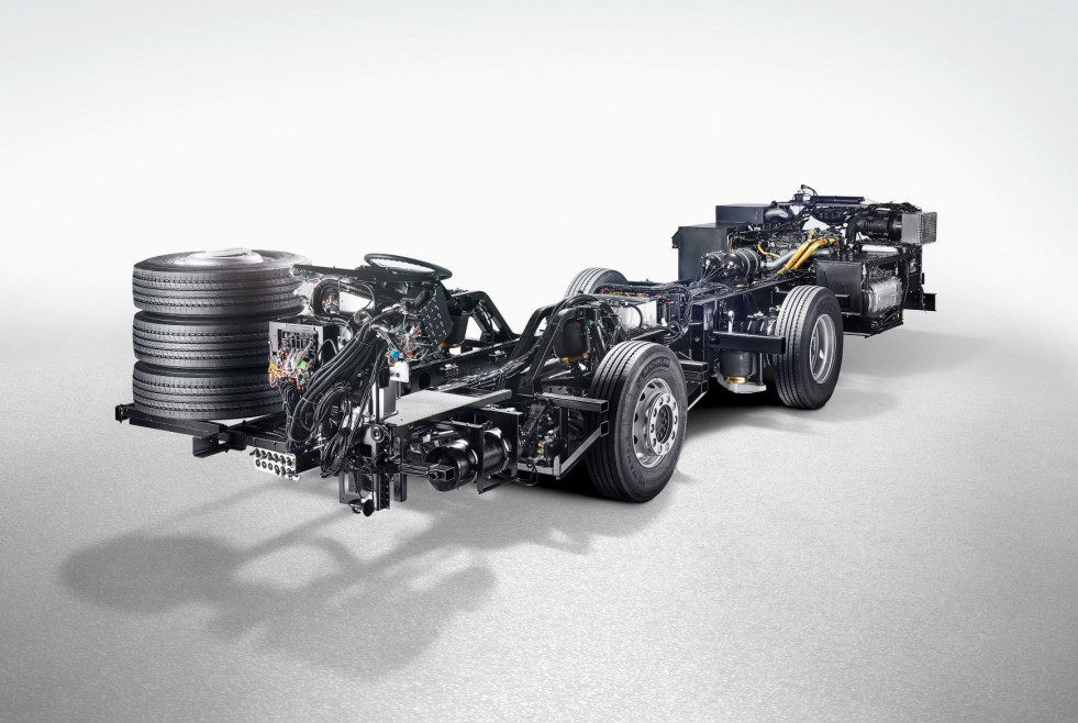 Mercedes benz incorpora una nueva tecnologia en el chasis oc 500