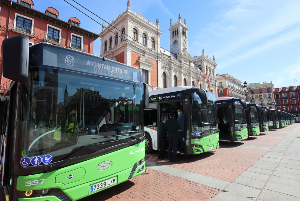 Auvasa presenta 15 autobuses gnc de solaris