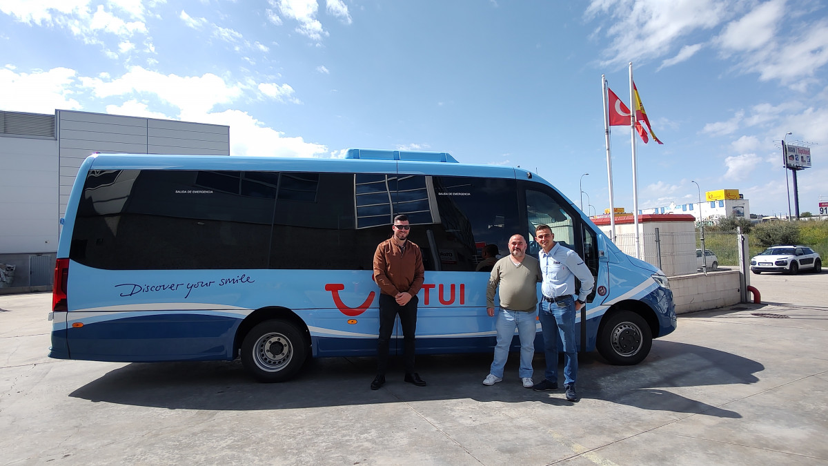 Gbister Ibérica entrega el tercer microbús a Ultramar Express