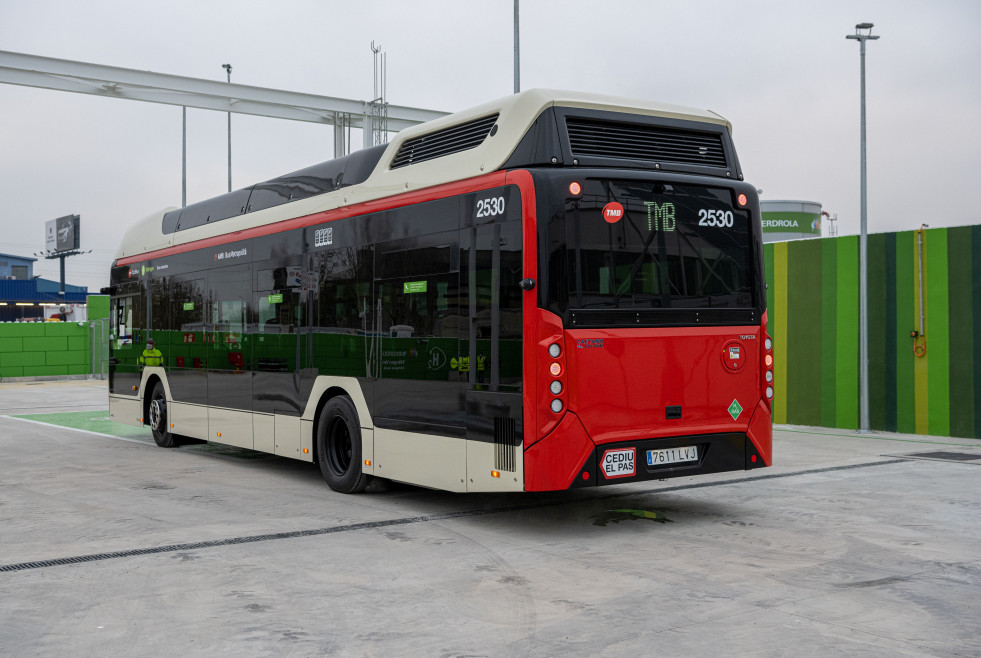 La linea x1 de tmb estara operada con autobuses de hidrogeno