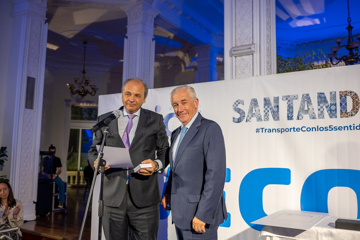 La IRU reconoce la trayectoria de Juan Antonio Esteban a título póstumo