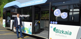 Bizkaibus prueba el autobus propulsado por hidrogeno de solaris