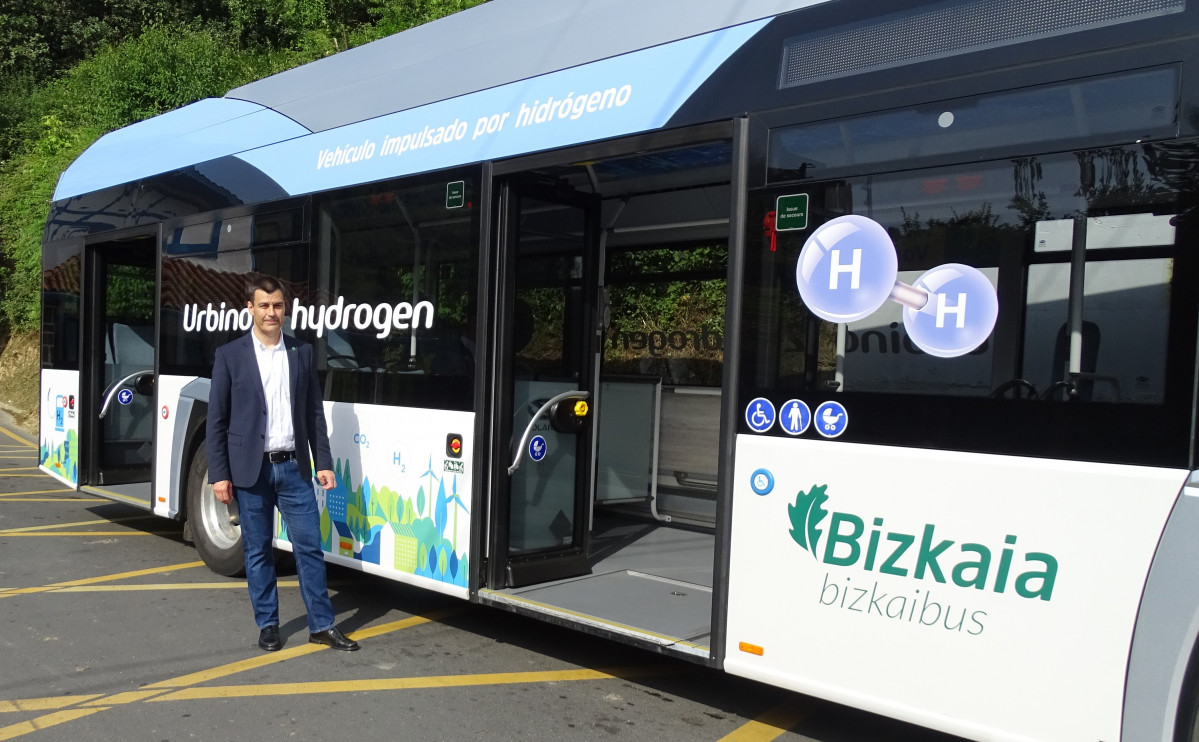 Bizkaibus prueba el autobus propulsado por hidrogeno de solaris