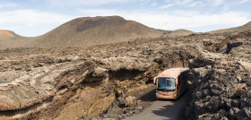 Lanzarote licita la compra de seis autobuses hibridos para timanfaya