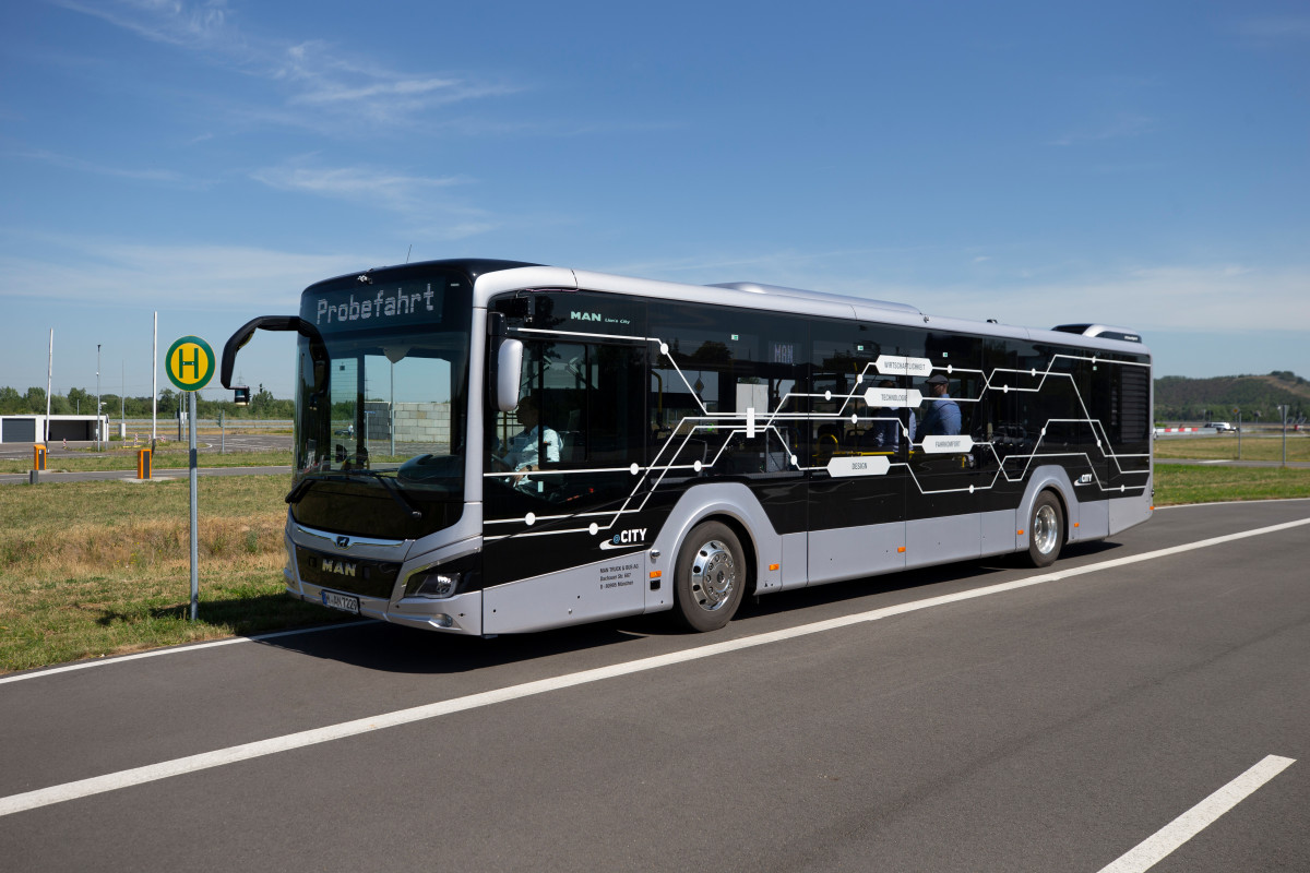 Man participa en el proyecto de transporte urbano autonomo