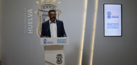 Los autobuses de emtusa de huelva haran paradas a demanda para mujeres y ninos