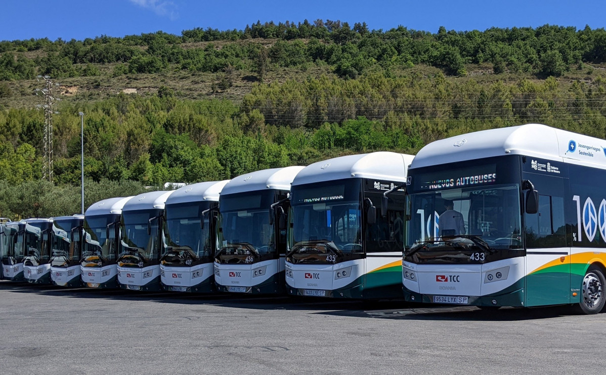 Tcc pamplona adquiere 13 autobuses de scania y castrosua